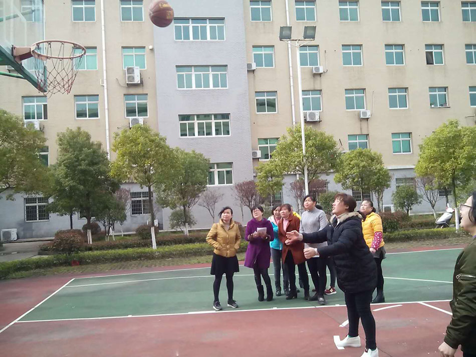 慶三八，春絲女員工投籃球比賽